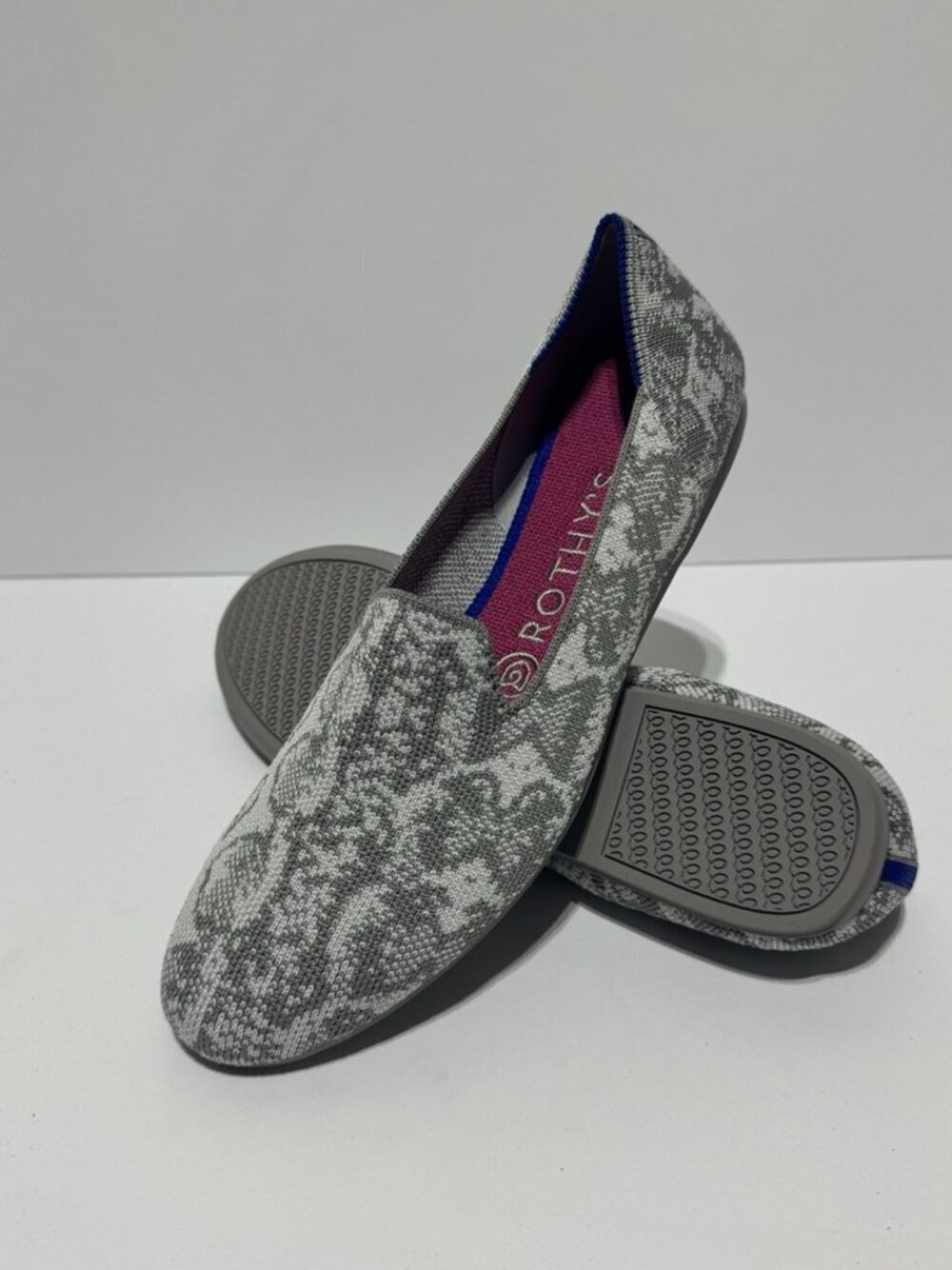 Rothys Womens The Loafer Ivory Grey Snake Size 10M - Picture 5 of 6
